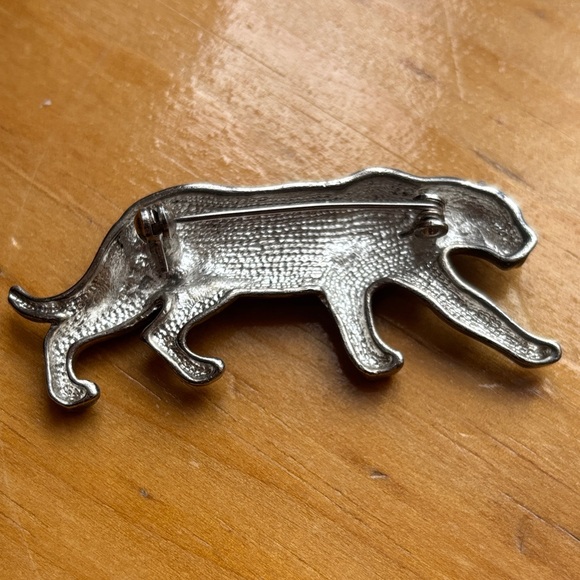 Vintage Textured Silver Panther Brooch - Picture 2 of 3